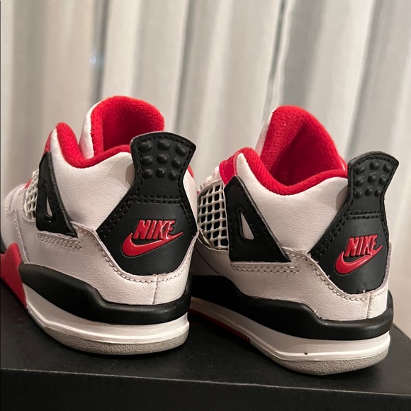 Nike Air Retro Jordan 4 Toddler Shoes in White, Red, and Black - Picture 3 of 4
